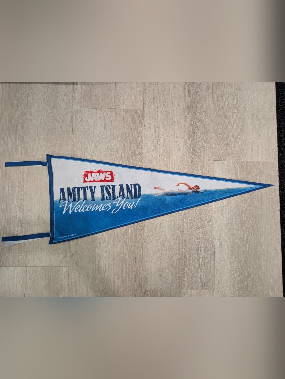 Jaws Pennant